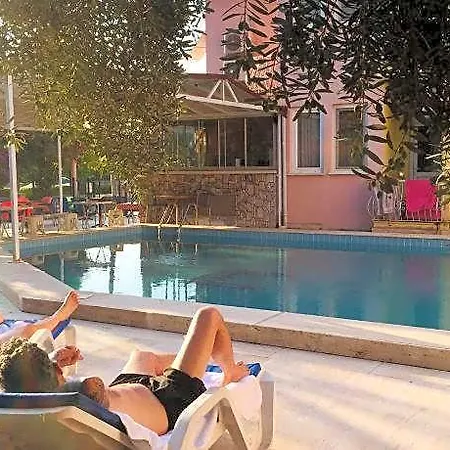 Apartmanhotel Sato 3*